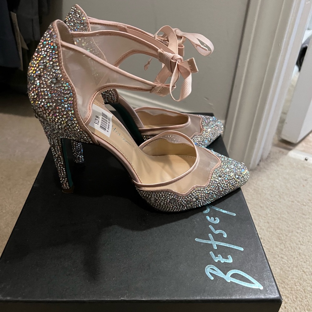 Betsey Johnson 6.5 Rose gold Iris heels